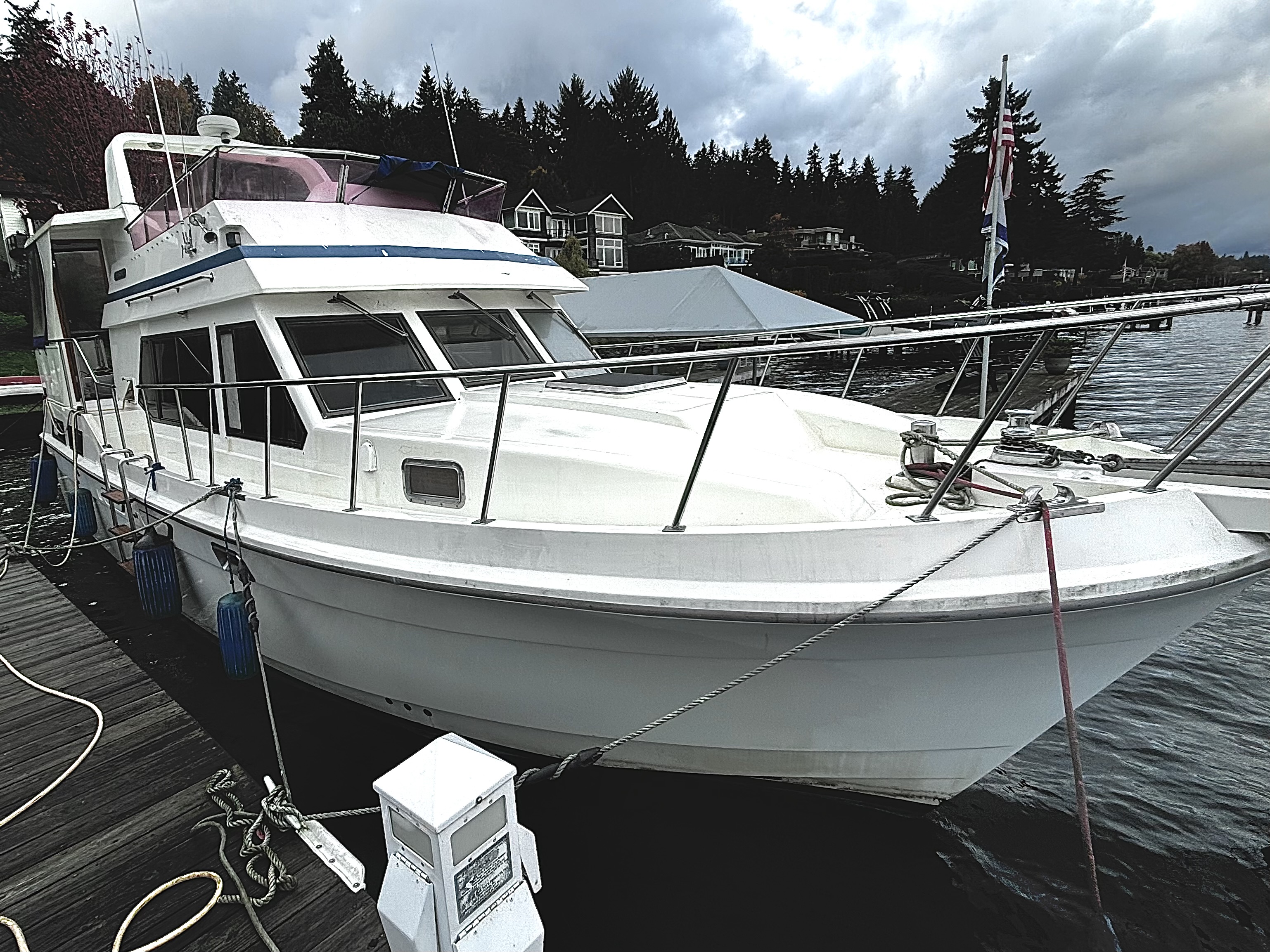1976 Uniflite Diesel 42 Double Cabin